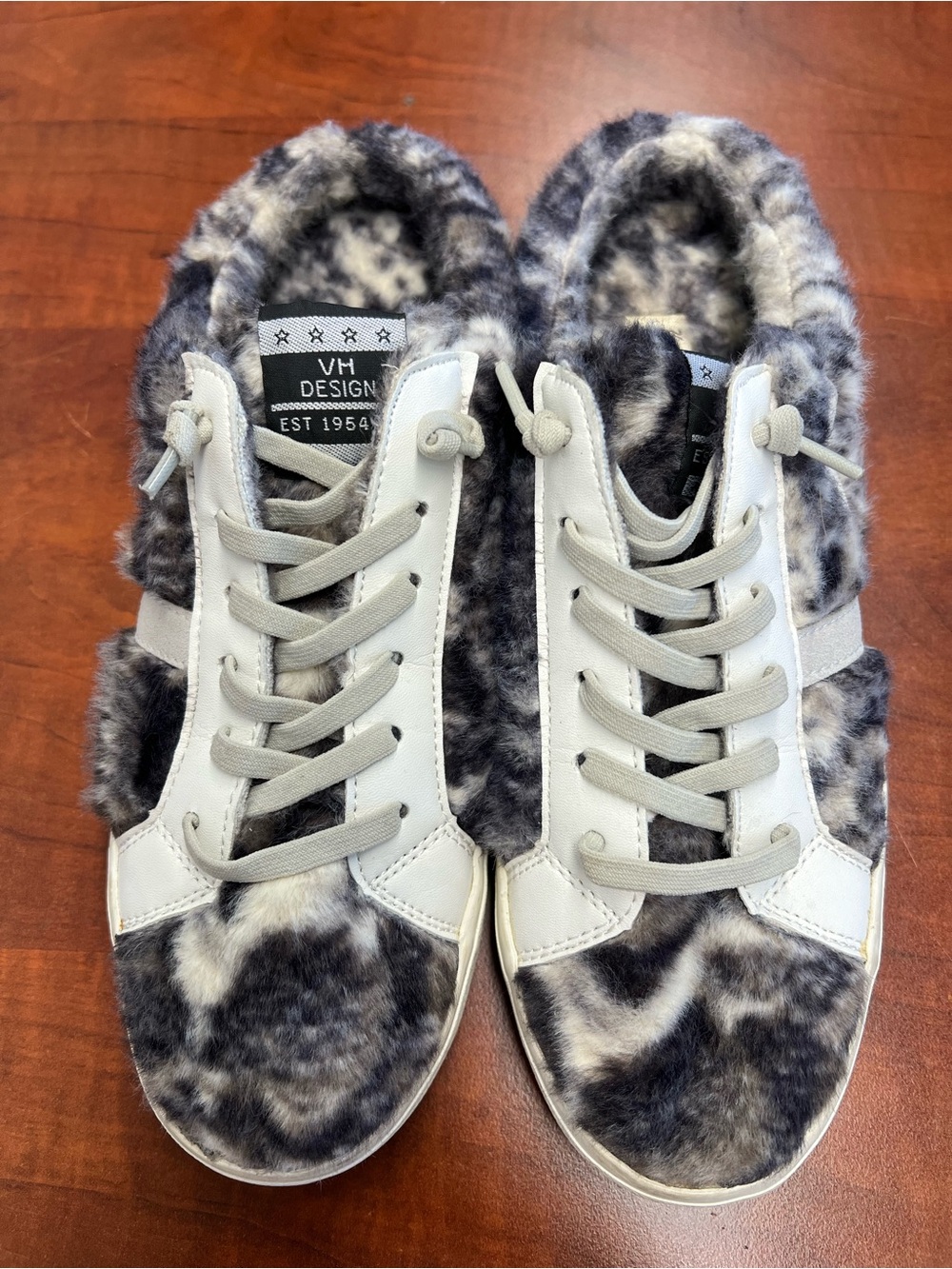 Vintage Havana Gray and White Faux Fur mule Sneaker size 9